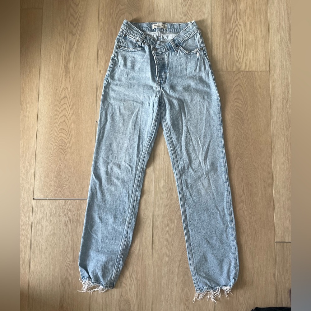 A&F the Dad high rise cross waist - curve love fit